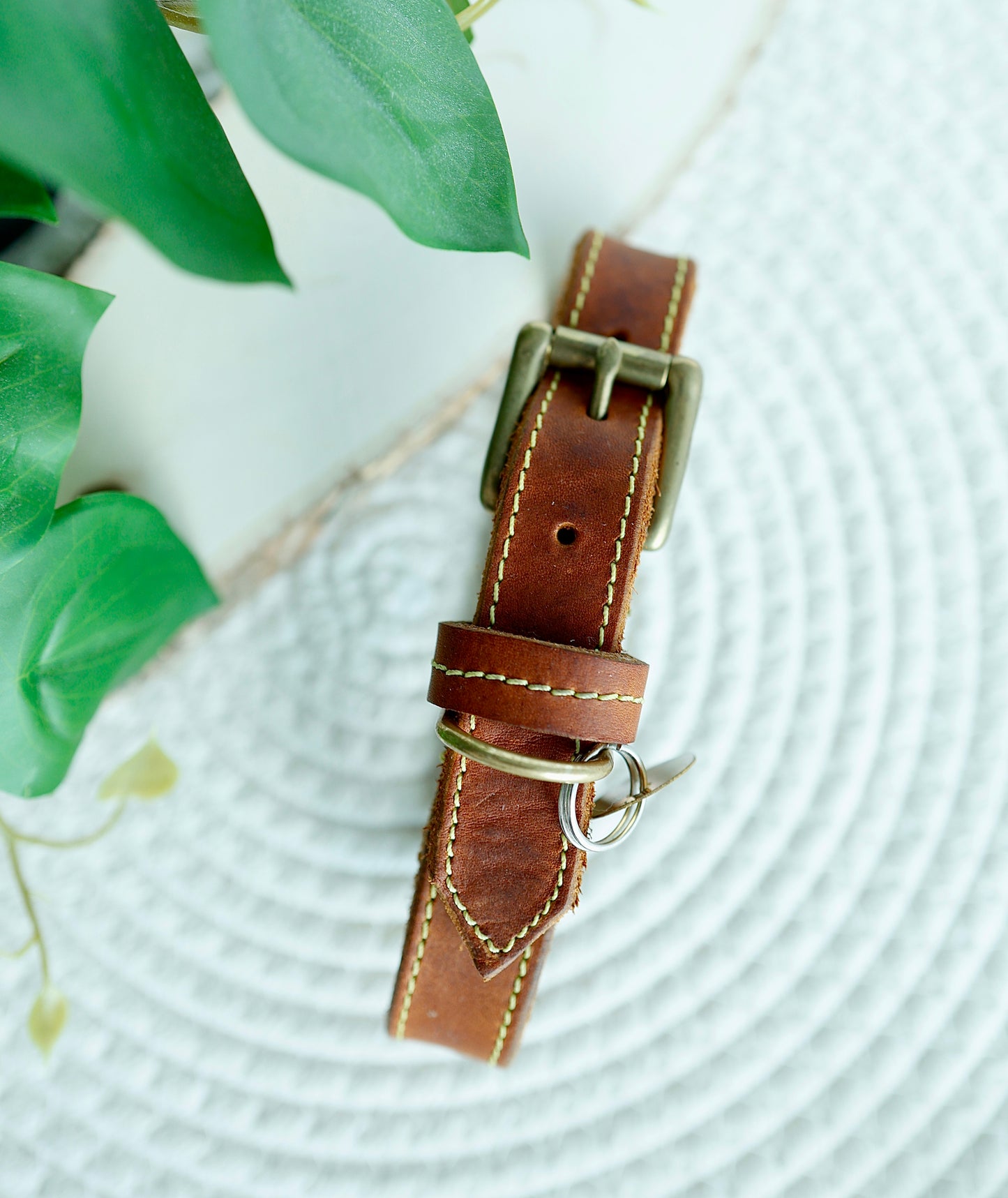 Halsband leder cognac/geel